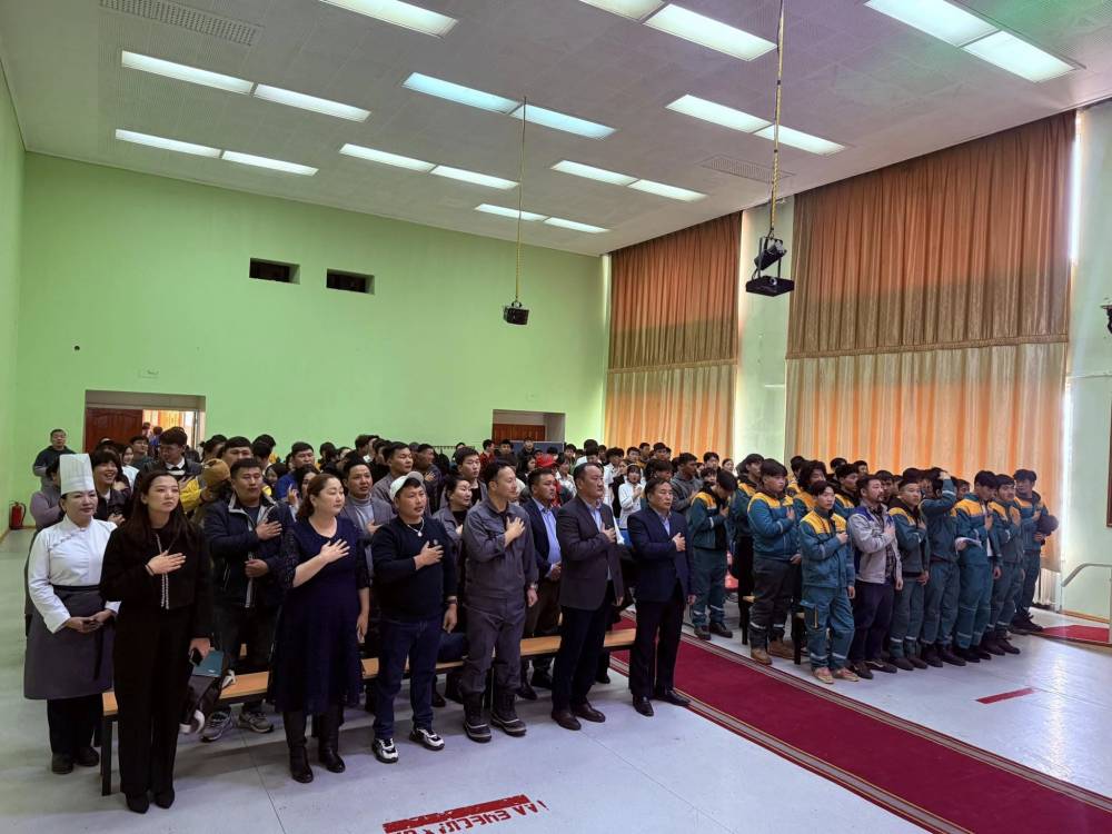 2024-2025 оны хичээлийн жилийн төгсөгчдийн мэргэжлийн боловсролын үнэмлэх гардуулах хүндэтгэлийн үйл ажиллагаа зохион байгуулагдлаа